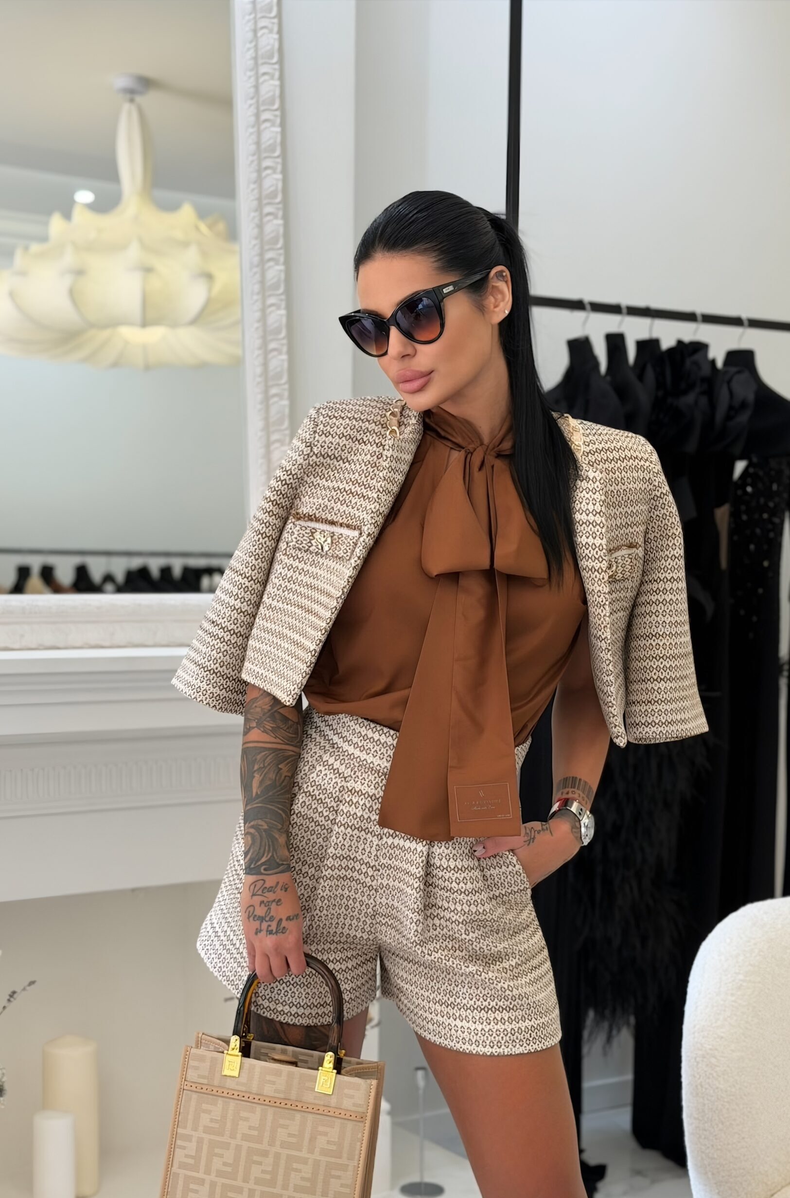 Сет Ivory & Camel: сако и къси панталонки